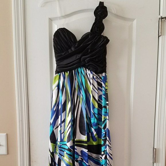 Dresses & Skirts - Junior's Formal Dress